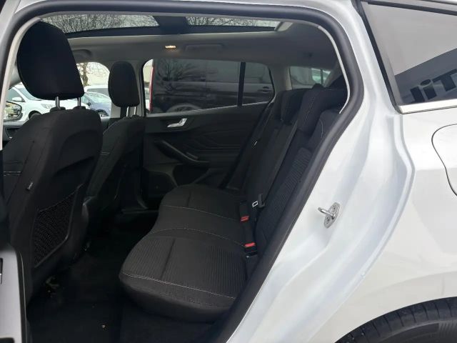 Ford Focus Titanium Wagon