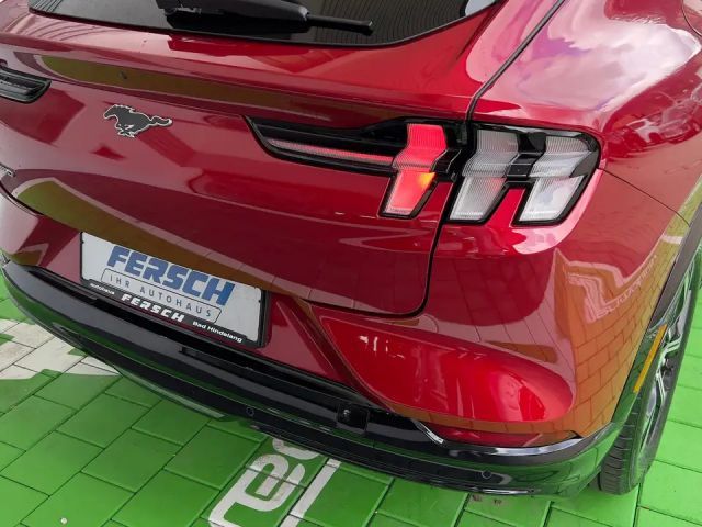 Ford Mustang Mach-E AWD Standard range