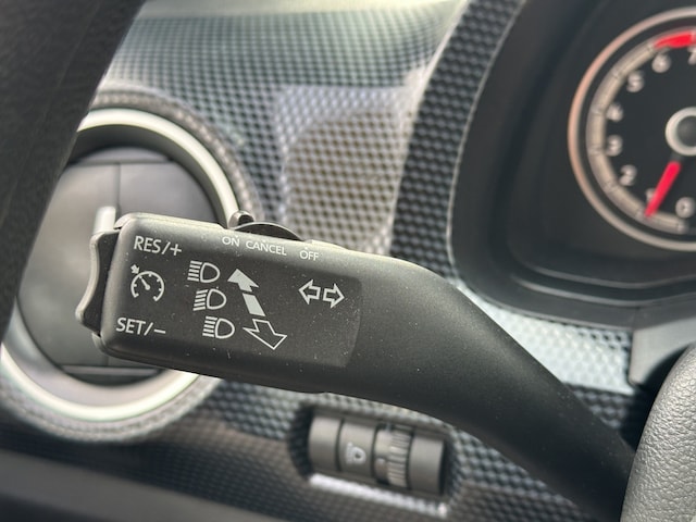 Volkswagen up! up! 1.0  KLIMA PDC SHZ RÜCKFAHRKAMERA FACELIFT