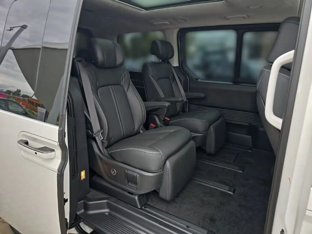 Hyundai Staria Signature