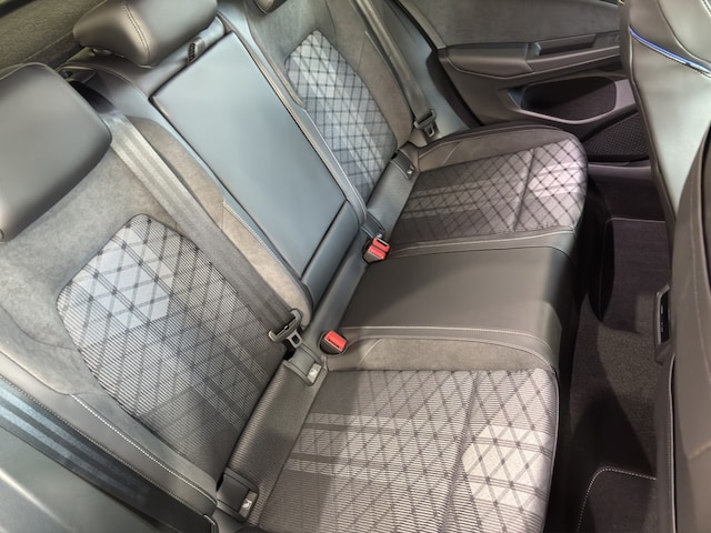 Volkswagen Golf DSG R-Line