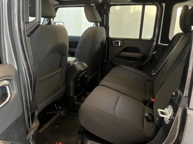 Jeep Wrangler Sahara