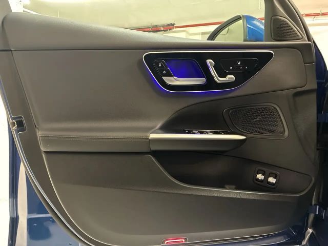 Mercedes-Benz C 300 C 300 e Sedan