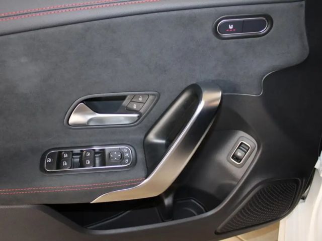 Mercedes-Benz CLA 180 AMG Line Coupé