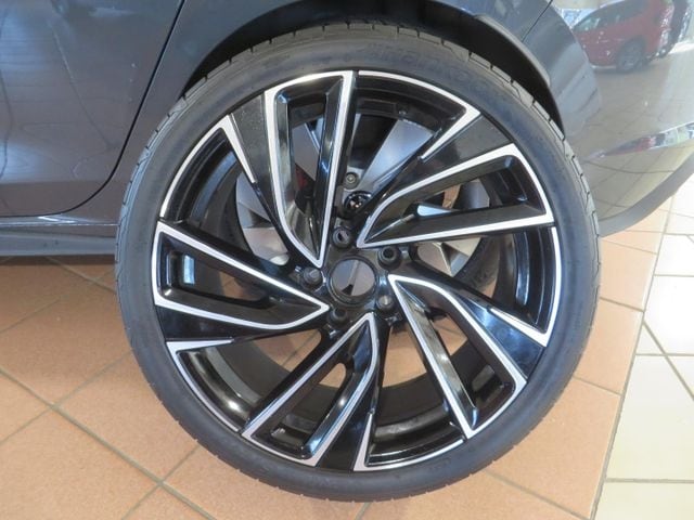 Volkswagen Golf 2.0 TSI DSG Golf VIII