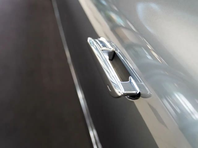 Mercedes-Benz EQE 350 4MATIC AMG Line Sedan