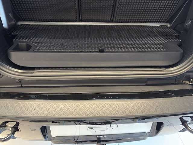 Land Rover Defender 90 Dynamic SE