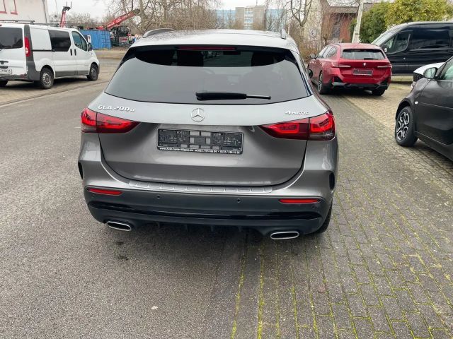 Mercedes-Benz GLA 200 4MATIC AMG Line GLA 200 d