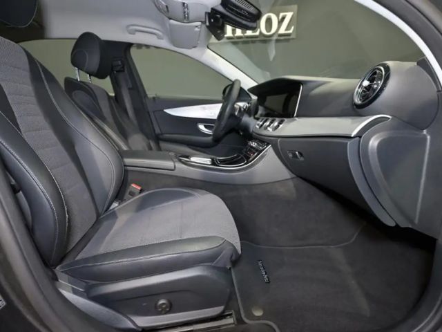 Mercedes-Benz E 220 AVANTGARDE E 220 d Sedan