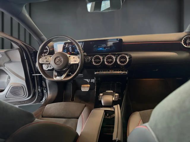 Mercedes-Benz A 250 A 250 e AMG Line