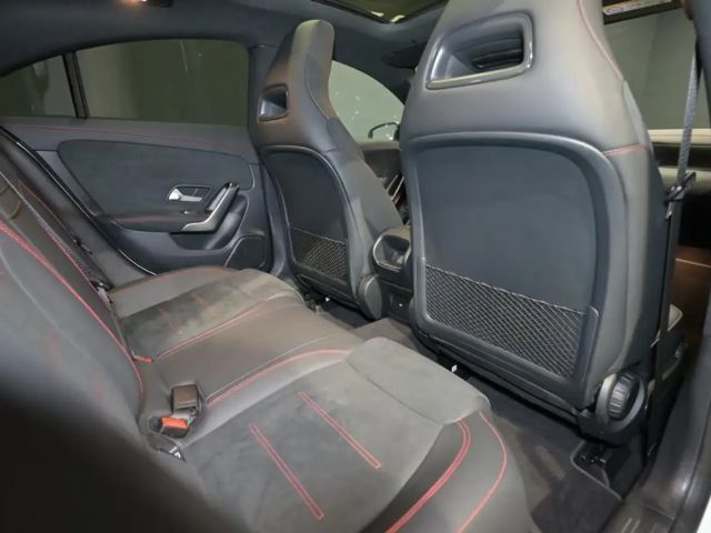 Mercedes-Benz CLA 200 AMG Line Coupé