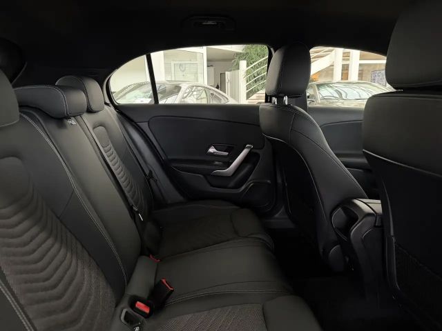 Mercedes-Benz A 180 A 180 d Urban