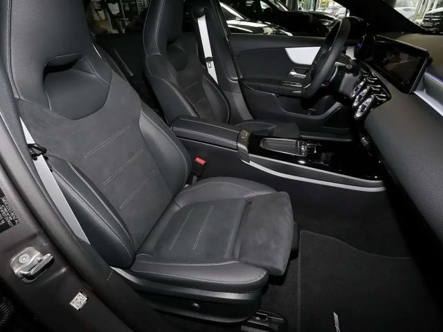 Mercedes-Benz A 220 4MATIC AMG Line