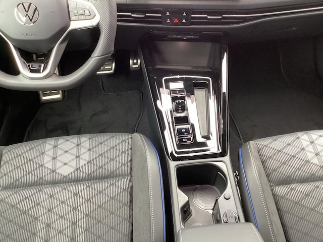 Volkswagen Golf 1.5 eTSI DSG R-Line