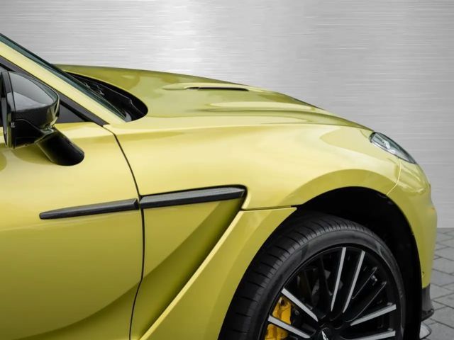 Aston Martin DBX 707