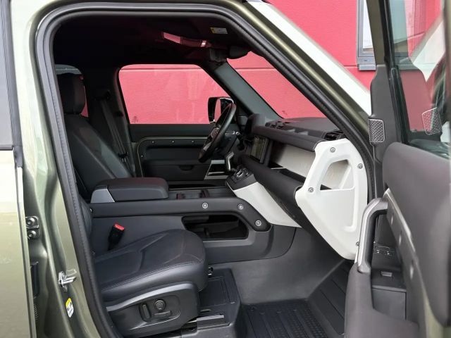 Land Rover Defender 110 D200 Dynamic SE