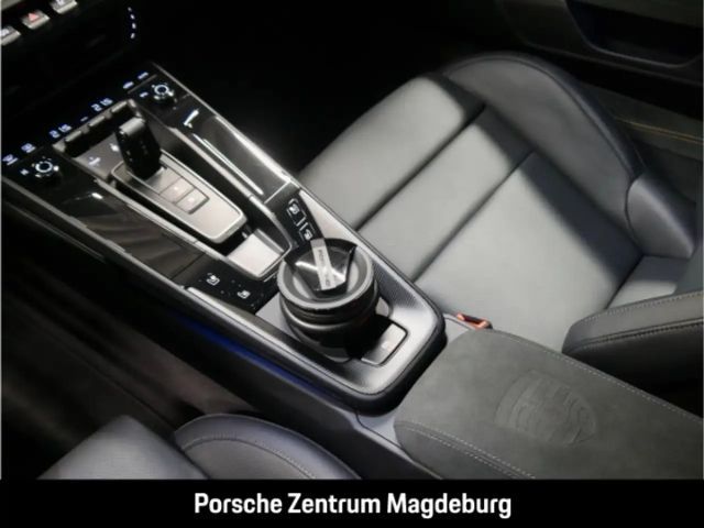 Porsche 992 Carrera Coupé GTS