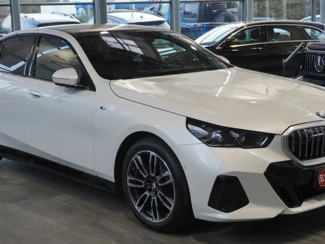 BMW 520 520i M-Sport Sedan
