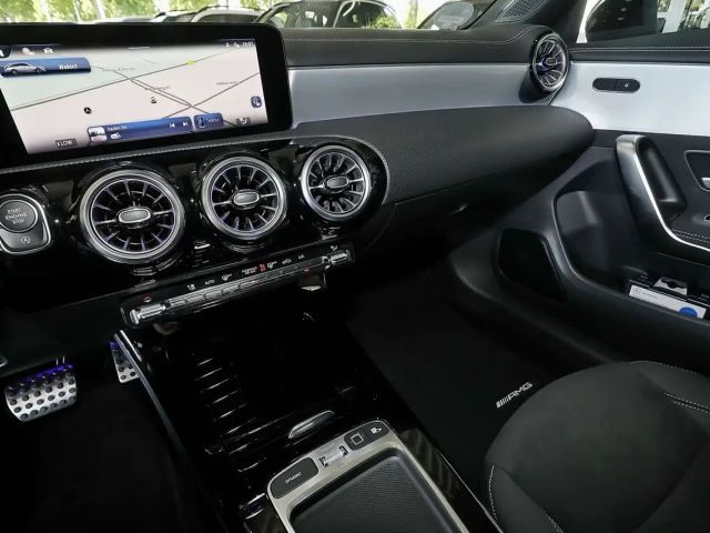 Mercedes-Benz CLA 200 AMG Line