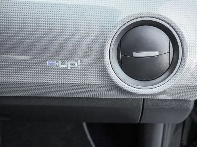 Volkswagen e-up! Plus Style