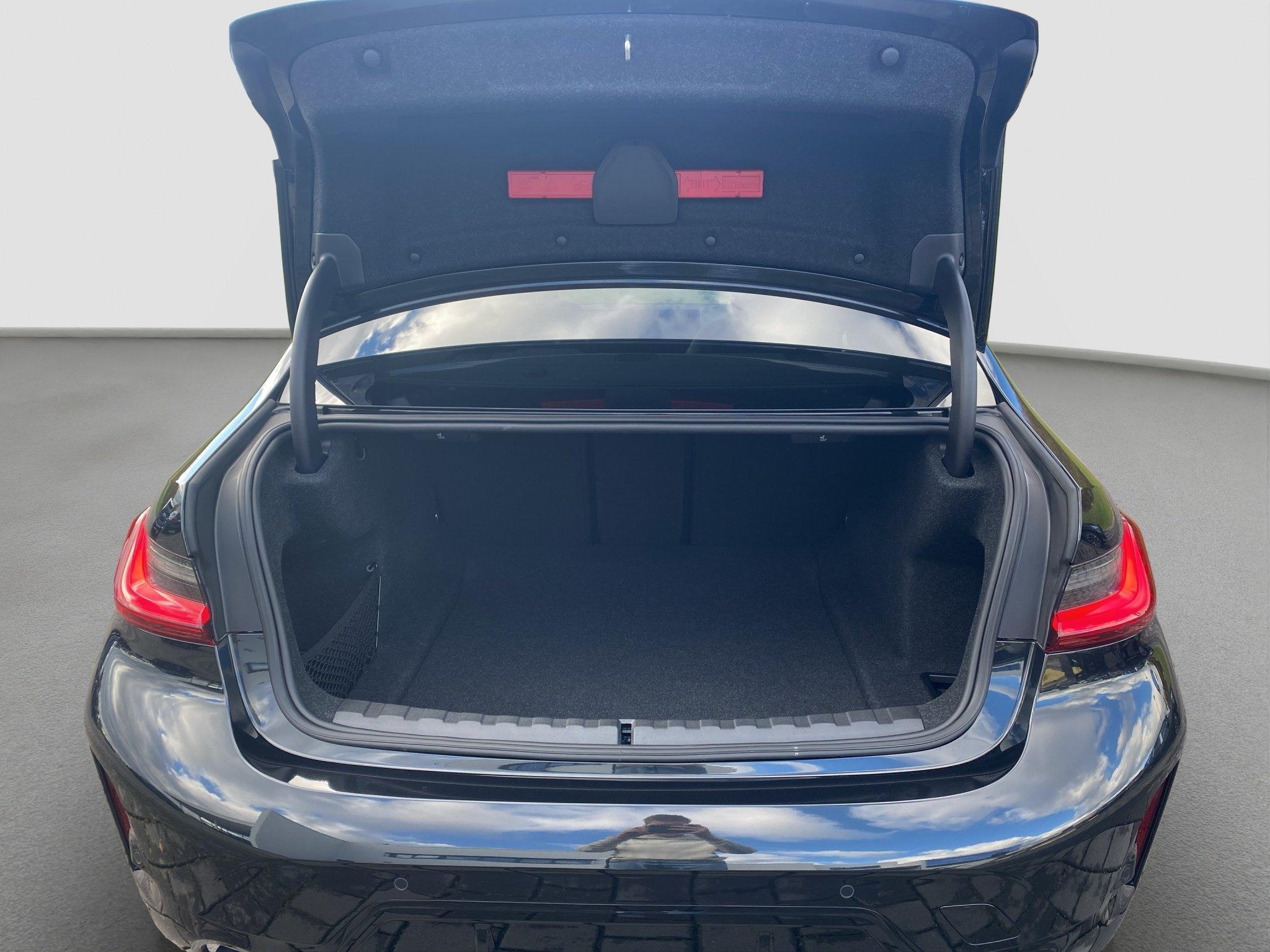 BMW 320 320i Sedan xDrive