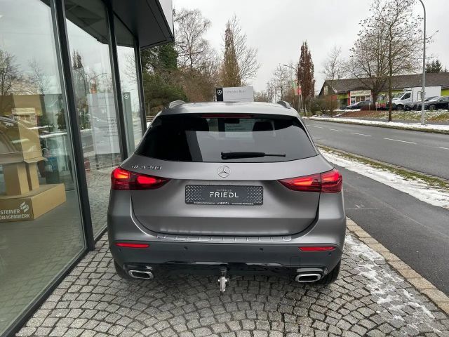 Mercedes-Benz GLA 200 Progr. Night AHK Multibeam Distro. Magno