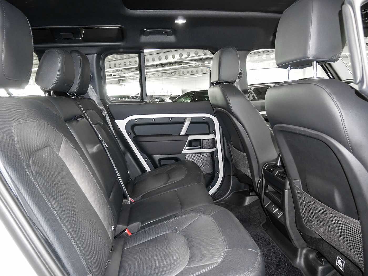 Land Rover Defender 110 Dynamic SE