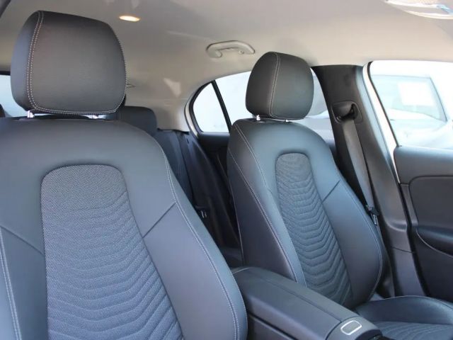 Mercedes-Benz A 180 A 180 d