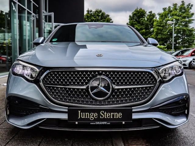 Mercedes-Benz E 200 AMG Line Sedan