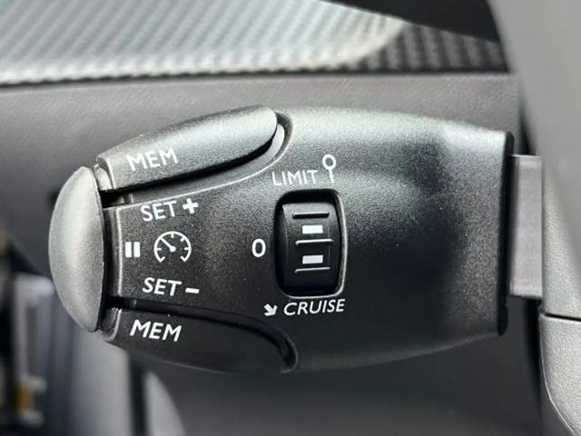 Peugeot E-2008 Allure Pack