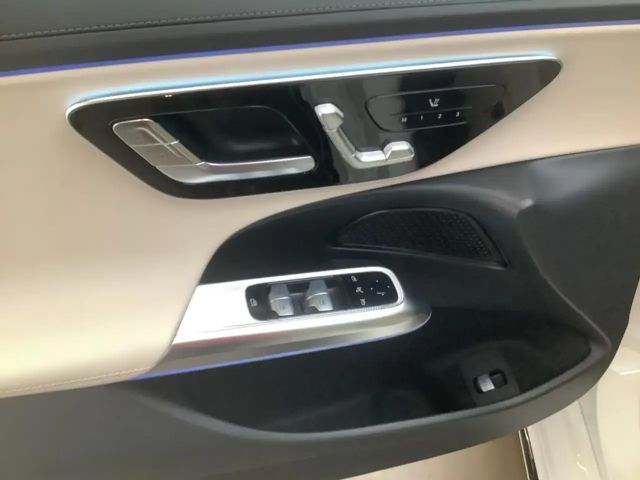 Mercedes-Benz E 200 AMG Line Sedan