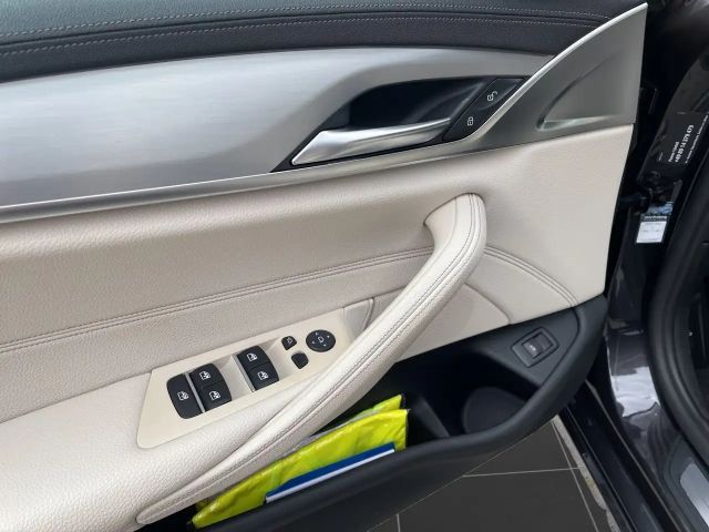 BMW 530 530d Luxury Line Touring xDrive