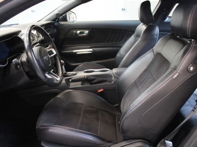 Ford Mustang Fastback GT 5.0 V8