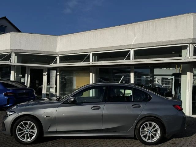 BMW 330 330e Sedan xDrive