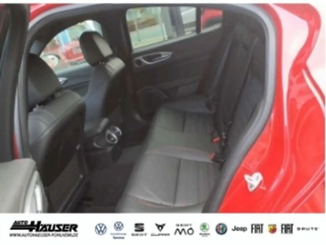 Alfa Romeo Giulia AT8 Q4 Turbo