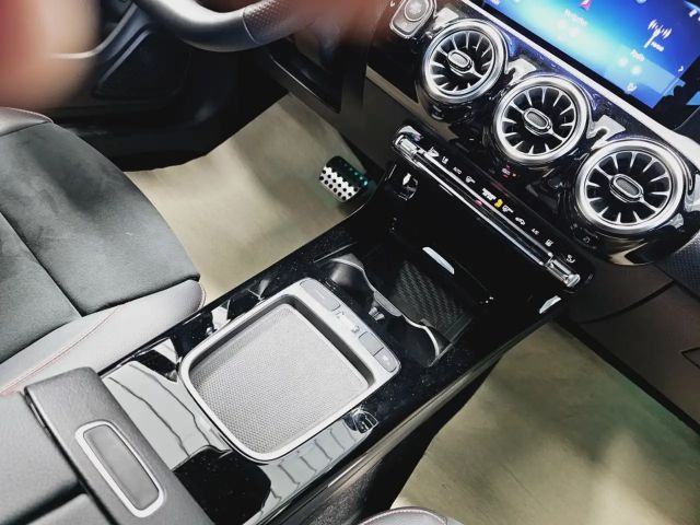 Mercedes-Benz CLA 250 AMG Line