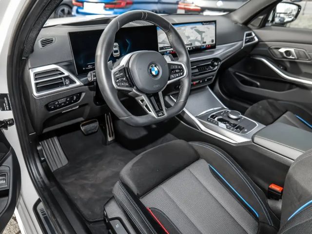 BMW 320 320i M-Sport Sedan