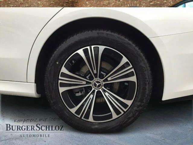 Mercedes-Benz E 200 Sedan