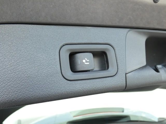 Mercedes-Benz B 180 AMG Line Sedan