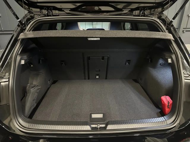 Volkswagen Golf 1.5 eTSI DSG R-Line Style