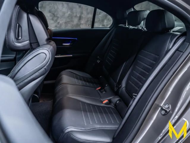 Mercedes-Benz C 180 Sedan