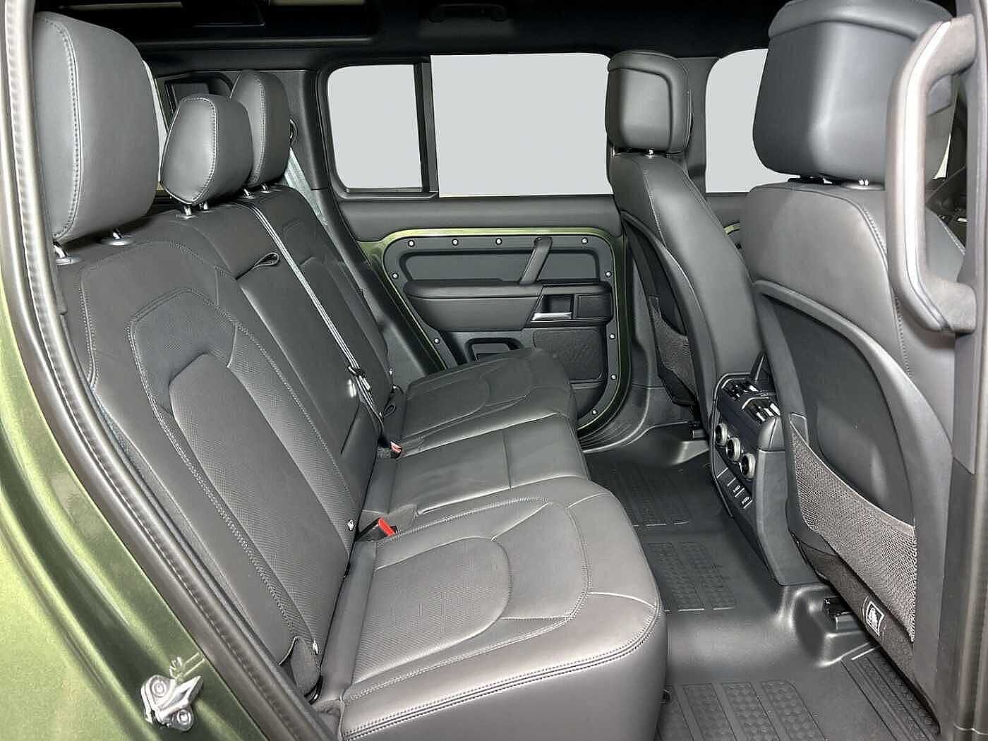 Land Rover Defender 110