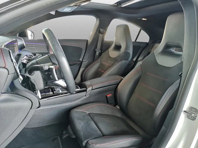 Mercedes-Benz CLA 180 AMG Line Coupé