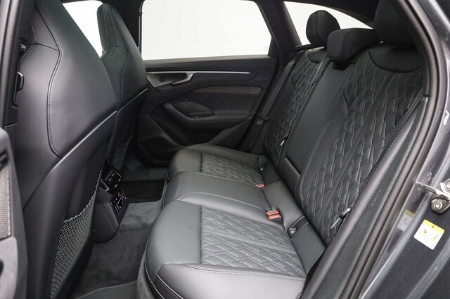 Audi A6 Avant Quattro S-Tronic