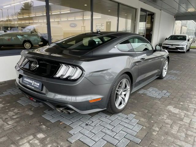 Ford Mustang Fastback GT 5.0 V8