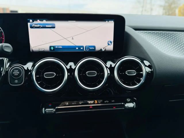 Mercedes-Benz GLA 200 Progressive Sedan