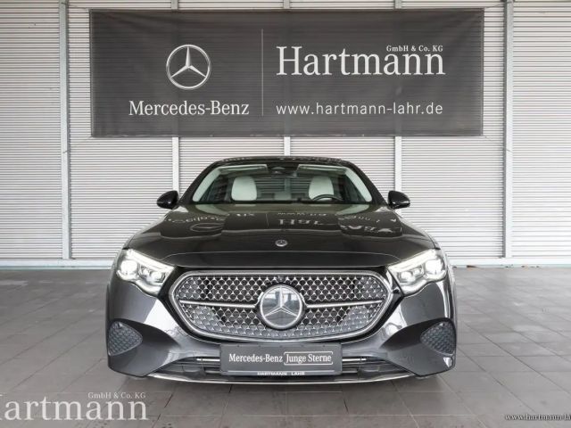 Mercedes-Benz E 200 AVANTGARDE Sedan