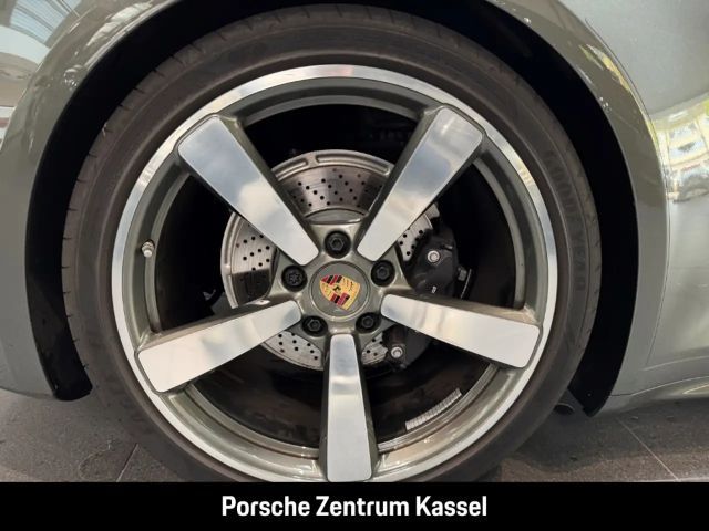 Porsche 992 4 Coupé Targa