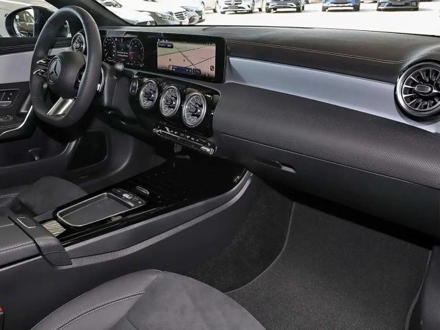 Mercedes-Benz CLA 200 AMG Line