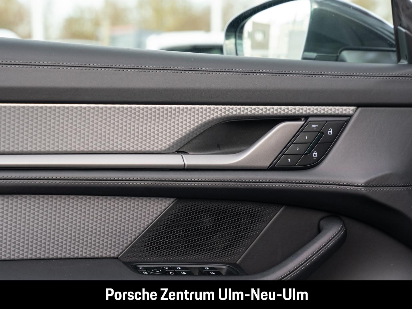 Porsche Taycan 4 Cross Turismo